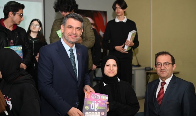 Sınava hazırlanan binler öğreniciye deneme sınav kitapçığı dağıtıldı