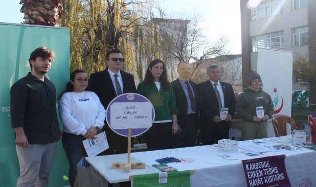 Sinop'ta Dünya Kanser Günü ve Dünya Sigarayı Bırakma Günü kapsamında stant açıldı