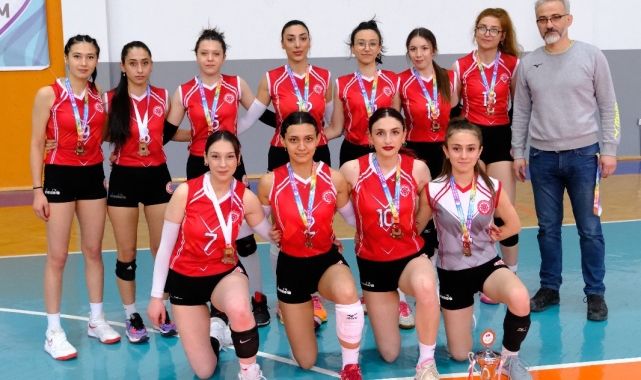Sivas Cumhuriyet Üniversitesi voleybol takımı 3. oldu