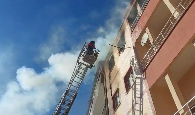 Sivas'ta ev yangını, dumandan etkilenen 3 kişi kurtarıldı