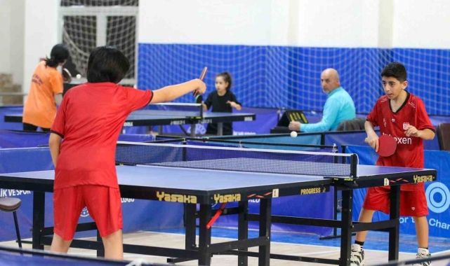 Sivas'ta masa tenisi il birinciliği düzenlendi