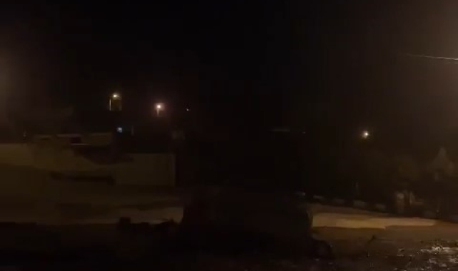 Su borusu patladı, yollar göle döndü