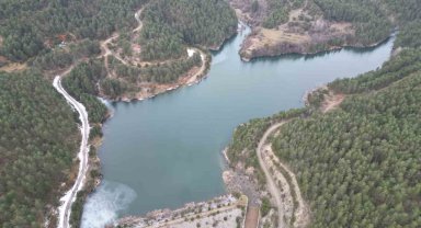 Sulak alan olarak tescillenen gölet, doğaseverleri mest ediyor