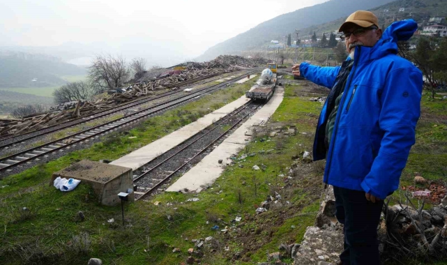 Tahrip olan tren istasyonu depremden 1 yıl sonra tekrar görüntülendi