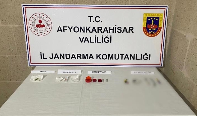Ters yönden kaçmak isteyen zehir taciri jandarma tarafından yakalandı