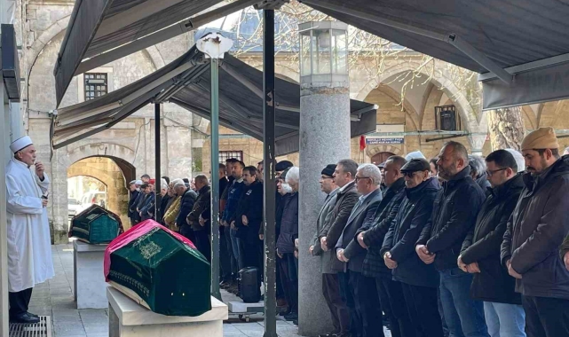 Tırın çarpması sonucu hayatını kaybeden kadın son yolculuğuna uğurlandı