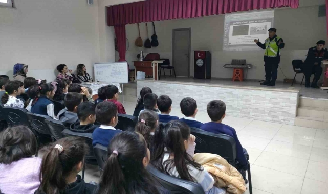 Tokat Jandarması, küçük yol kullanıcılarını bilinçlendiriyor