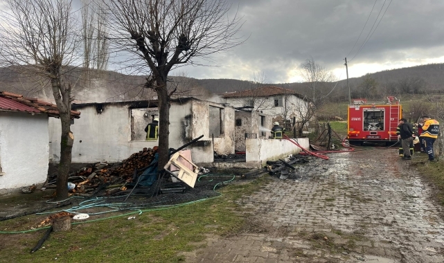 Tokat'ta yangın çıkan ev kullanılamaz hale geldi