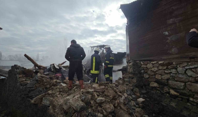 Tokat'ta ev yangını: 1 ölü, 1 yaralı