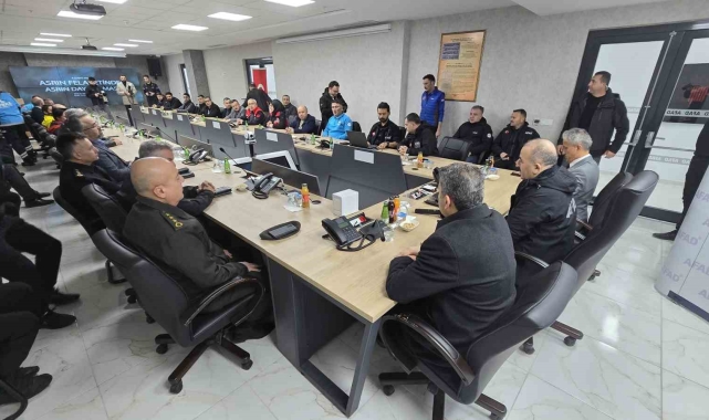 Tokat'ta saat 04.17'de depremzedeler anıldı