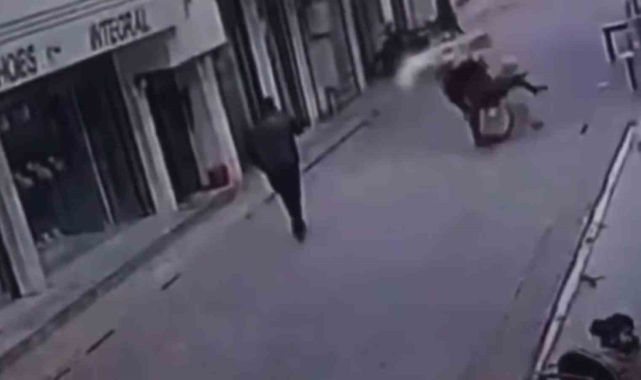 Trafiğe kapalı yola giren motokurye kaza yaptı