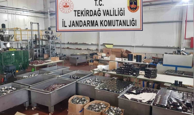 Tütün fabrikasında 3 ton kaçak nargile tütünü ele geçirildi