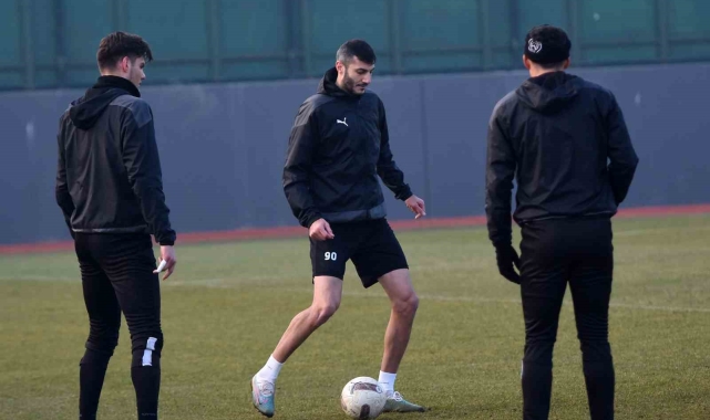 Tuzlaspor hazırlıklarını tamamlayan Manisa FK, İstanbul'a hareket etti