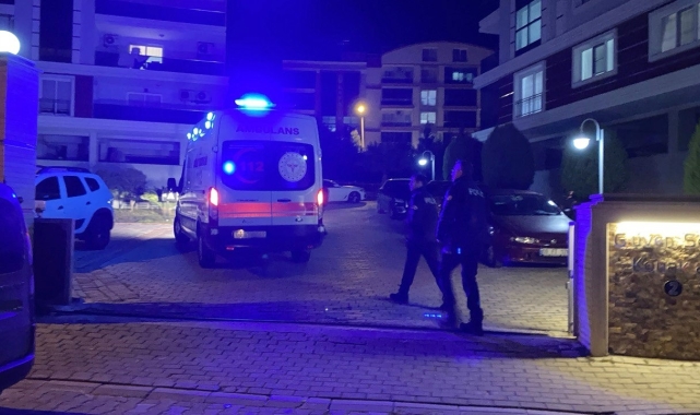 Üçüncü katta bulunan evlerinin balkonundan beton zemine düştü