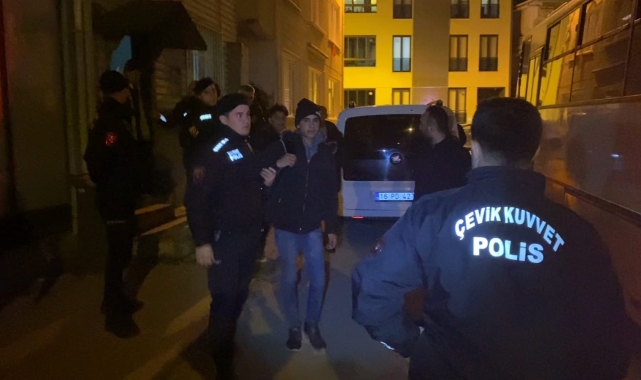 Ülkeye kaçak yollarla giren 12 yabancı uyruklu şahıs yakalandı