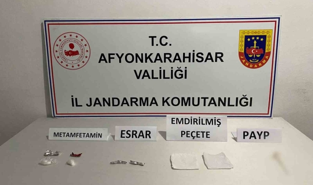Uyuşturucu ticareti yaptığı iddia edilen 2 şahsı jandarma yakaladı