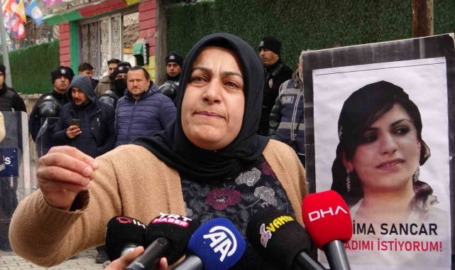 Vanlı anne: "Ben evladım için buradayım, siyaset için değil"