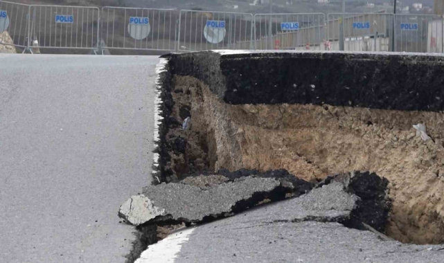 Yalova'da hastane yolunda çökme devam ediyor