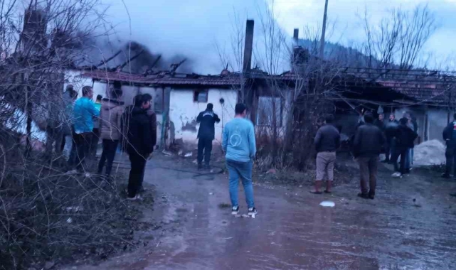Yangında dumandan etkilenen yaşlı kadın hayatını kaybetti
