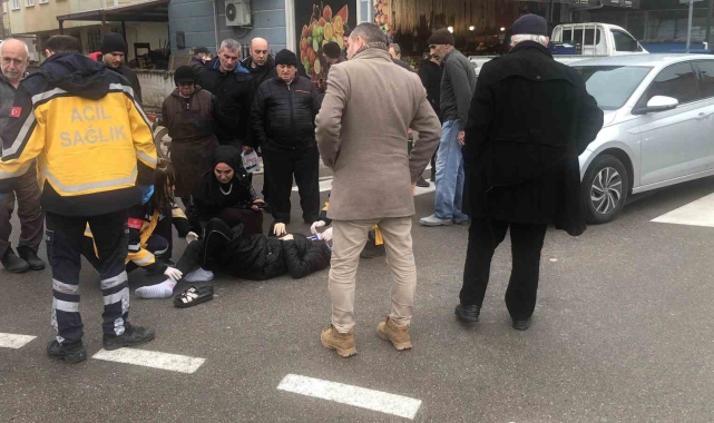 Yaya geçidinden karşıya geçen kadına otomobil çarptı