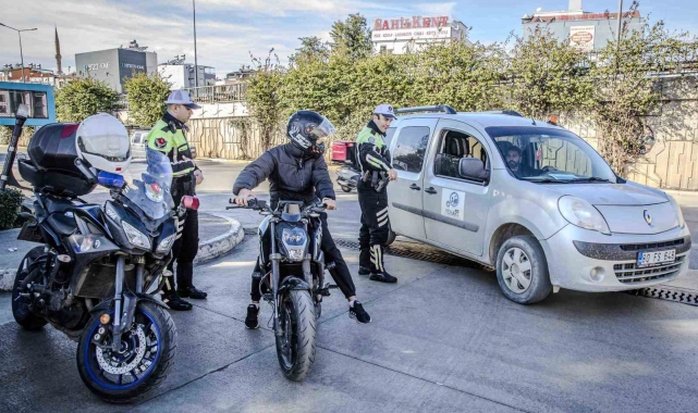 Yolu 3 dakika kısaltmak için 690 TL ödediler, polisi görünce şaşkına döndüler