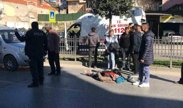 Yolun karşısına geçmeye çalışan kadına hafif ticari araç çarptı