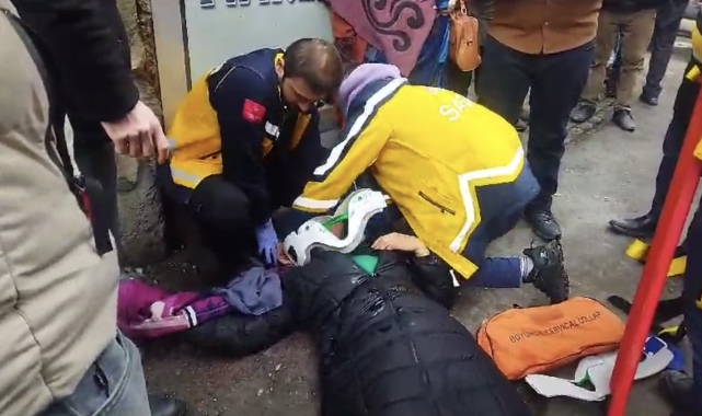 Yüksekova'da başına buz kütlesi düşen kadın yaralandı