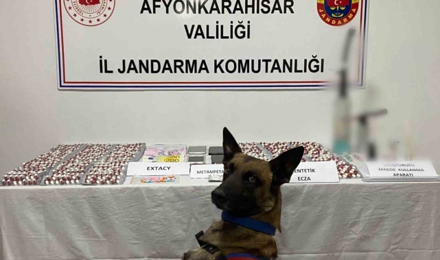 Zehir tacirlerini jandarma yakaladı