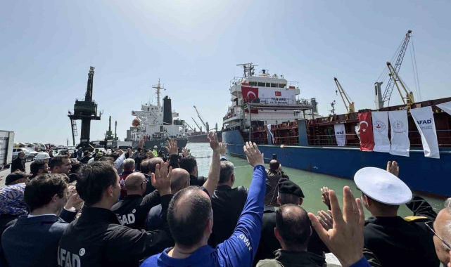 8. "İyilik Gemisi" Gazze'ye uğurlandı