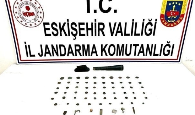 Afyonkarahisar'dan gelen tarihi eser kaçakçıları Seyitgazi'de yakalandı