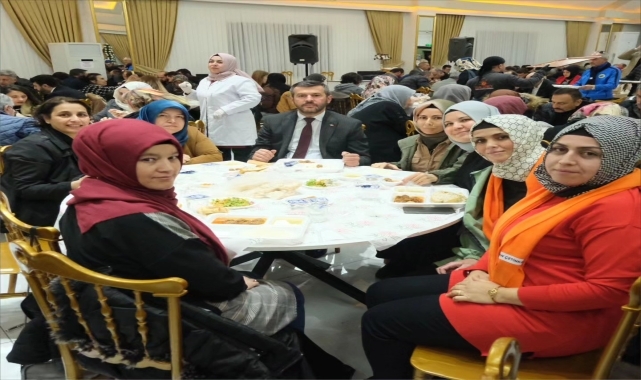 AK Parti Karabük Belediye Başkan adayı Çetinkaya, vatandaşlarla iftar yaptı