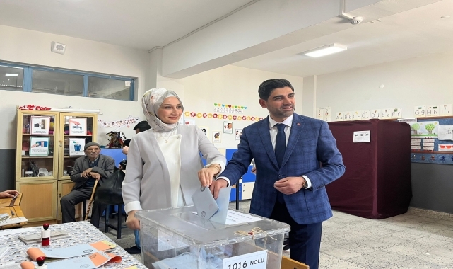 AK Parti Karabük İl Başkanı Salt ve Belediye Başkan adayı Çetinkaya oylarını kullandı