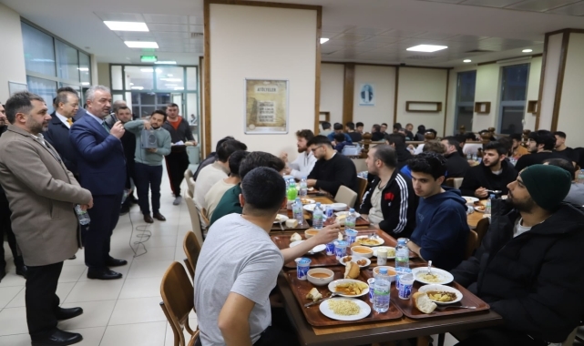 AK Parti'li Karaaslan, üniversite öğrencileri ile iftar yaptı