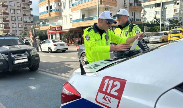 Alanya'da 386 araç ve sürücüye 1 milyon 64 bin lira para cezası