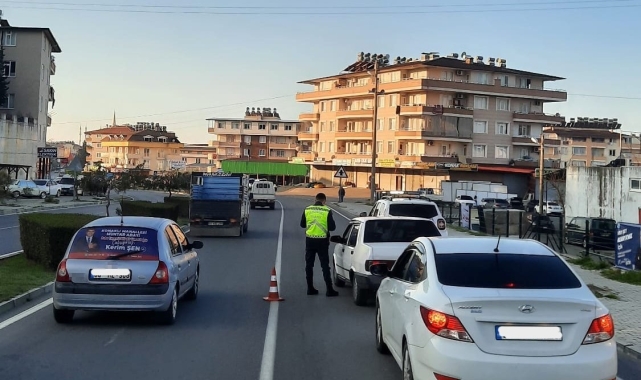 Alanya'da jandarmadan 23 araca trafikten men cezası