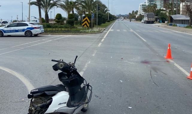 Alanya'da kamyon ile motosiklet çarpıştı: 1 ölü