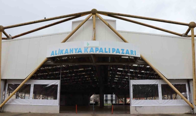 Alikahya Kapalı Pazar alanı şeffaf brandalar ile korunaklı hale getiriliyor