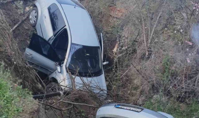 Amasya'da otomobil şarampole uçtu, sürücüsü alkollü çıktı