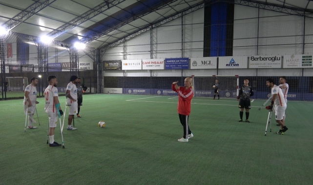 Ampute futbolunun tek kadın şampiyon antrenörü, yeniden şampiyonluk hedefliyor