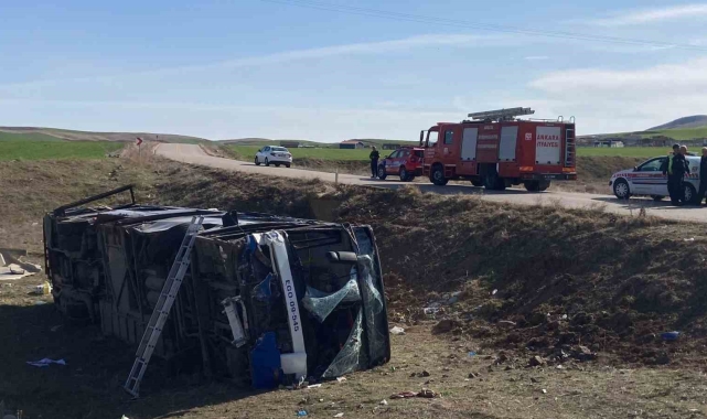 Ankara'da belediye otobüsü şarampole devrildi: 16 yaralı
