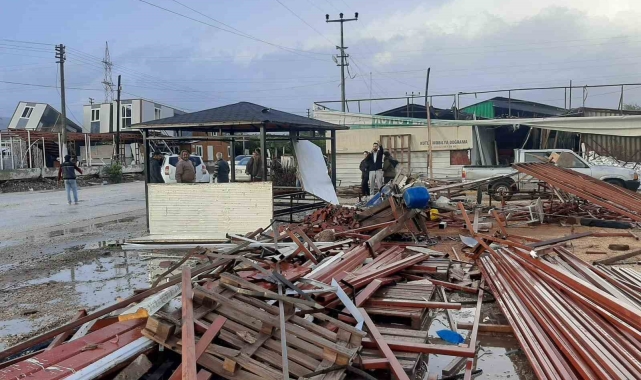 Antalya'da hortum böyle geldi, tarım alanları zarar gördü