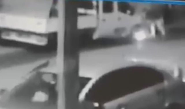 Ateş jeli ile oynayan çocuklar kamyonetin yanmasına neden oldu, o anlar kamerada