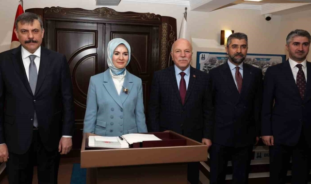 Bakan Göktaş'tan Başkan Sekmen'e sosyal projeler teşekkürü