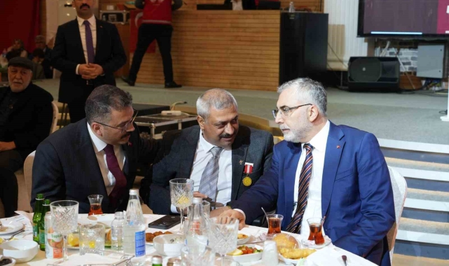 Bakan Işıkhan şehit aileleri ve gazilerle iftarda buluştu