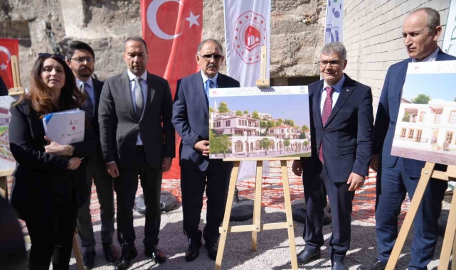 Bakan Özhaseki: "Önümüzdeki aydan itibaren her ay 10 - 15 bin konutu dağıtmaya devam edeceğiz"