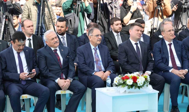 Bakan Özhaseki: "Türkiye'nin her tarafında kentsel dönüşümü destekliyorum"