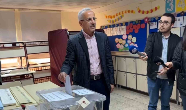 Bakan Uraloğlu, oyunu Ankara'da kullandı