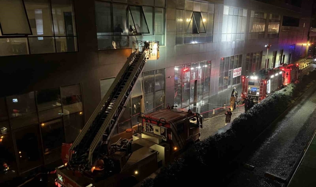Bakırköy'de rezidansın spor salonunda yangın çıktı