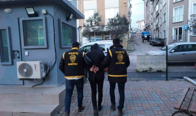 Bandırma'da araç içinden banka kartı çalan hırsız yakalandı