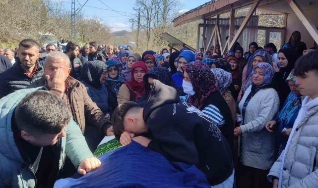 Bartın'daki feci kazada ölen sürücü son yolculuğuna uğurlandı